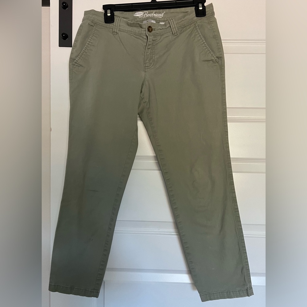 Old Navy women’s Sage Chinos Carpis size 6  30” waist 24” inseam
